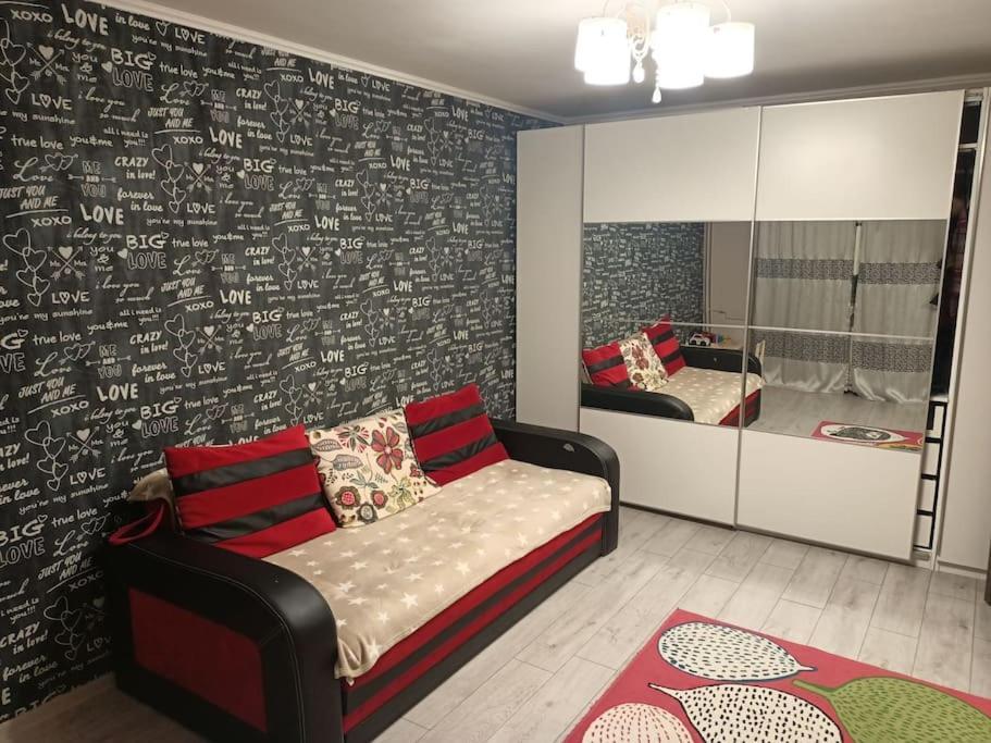 Private Room Near 3 Min Metrou Crangasi, 40 M2 Букурещ Екстериор снимка
