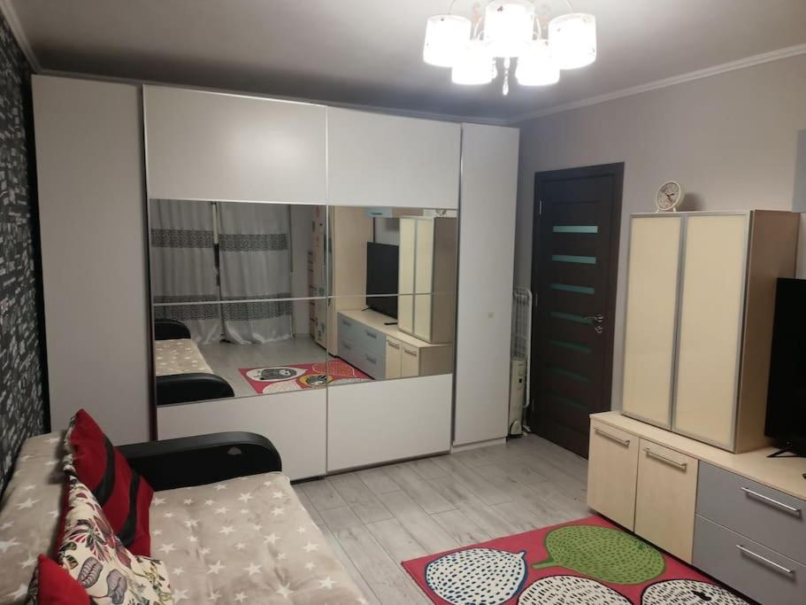 Private Room Near 3 Min Metrou Crangasi, 40 M2 Букурещ Екстериор снимка