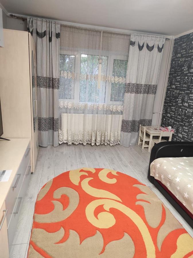 Private Room Near 3 Min Metrou Crangasi, 40 M2 Букурещ Екстериор снимка