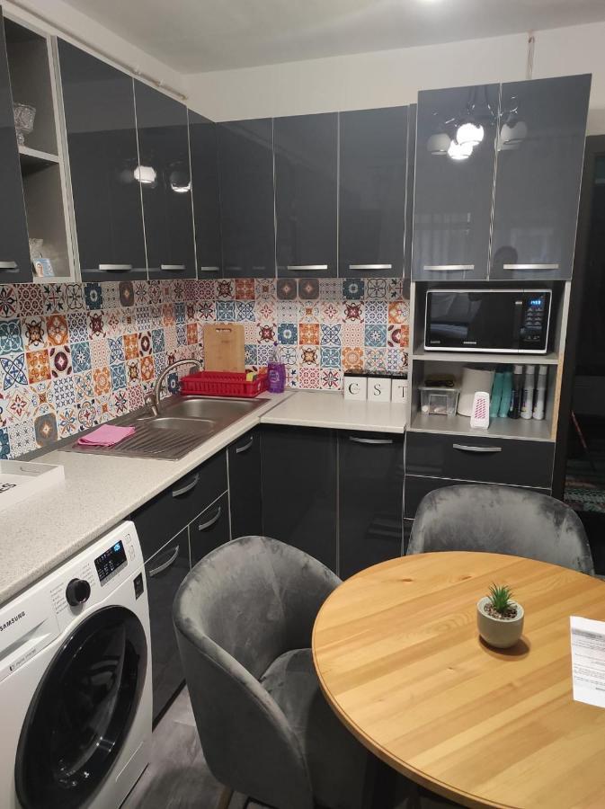 Private Room Near 3 Min Metrou Crangasi, 40 M2 Букурещ Екстериор снимка